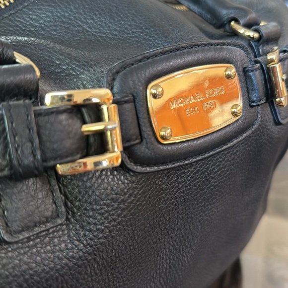 Michael Kors Hamilton Tote and Wallet set - Picture 2 of 11